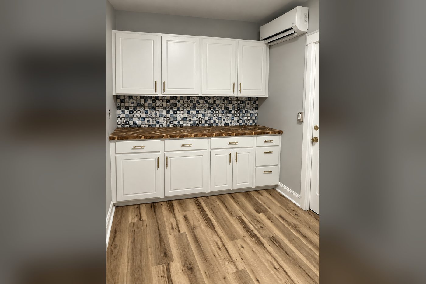 Men's house, 101 E. Main St, Lansdale — kitchenette